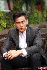 组图：张家辉难忘操练艰辛 与彭于晏亲吻尴尬