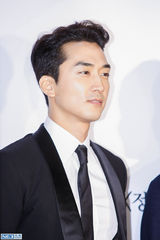 独家高清：金泰熙权相佑大咖齐捧场宋承宪新片