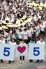 组图：陈妍希担任微笑大使 分享抗压方法