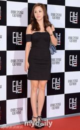 组图：韩星郑柔美出席首映 下衣失踪秀性感