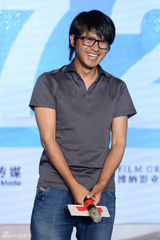组图：韩寒新片724映 郭敬明附体谢小时代粉丝