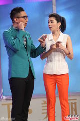 组图：林志玲蕾丝裙秀美腿 曾与蔡康永彻夜长谈