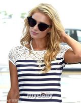 组图：希尔顿韩国大马路上狂摆POSE任拍