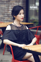 组图：杨明娜红唇复古写真曝光 透视装显冷艳