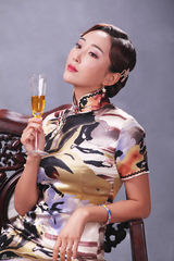 组图：《勇敢的心》曝杜若溪温婉旗袍剧照