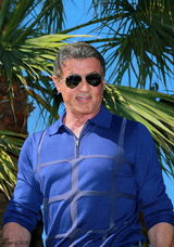 组图：《敢死队3》劲爆亮相 坦克开进戛纳大道