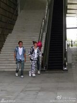 组图：文章低调筹划复出 与谢霆锋自拍心情好