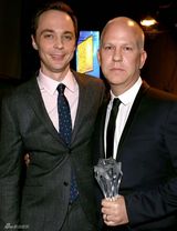 组图：评论家奖众星云集 谢耳朵帅气潘妮秀短发