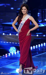 组图：韩国小姐诞生 50名佳丽似同一人