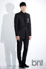 组图：崔始源郑雨盛李彩琳等众星亮相品牌展