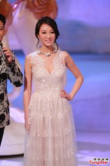 组图：2014港姐决赛 众佳丽白色透视装惊艳亮相