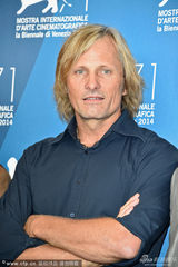 组图：《远离人类》亮相威尼斯 维戈-莫特森帅气