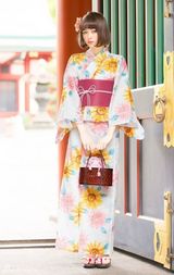 组图：日美混血嫩模走红 被誉日版奥黛丽赫本