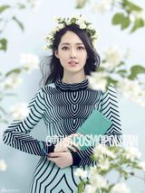 组图：郭碧婷登时尚杂志 徜徉花海清新扑面