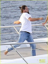 组图：就是这么自信！发福男神莱昂纳多秀功夫