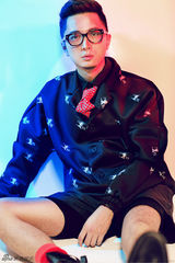 组图：贾景晖曝时尚写真 笑容邪魅帅气十足