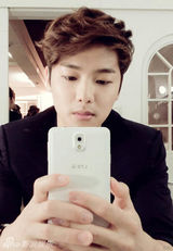 组图：韩男团CNBLUE推自拍写真集曝私照