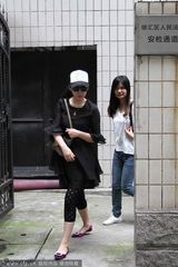 组图：黄奕法院办离婚被“放鸽子” 黄毅清缺席