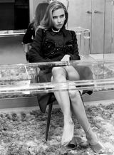 组图：斯嘉丽-约翰逊超低胸爆乳登杂志 小黑裙大秀G奶