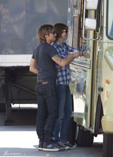 组图：妮可-基德曼与丈夫热吻 同款发型恩爱