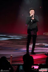 组图：薛凯琪个唱性感大秀事业线 笑言像梦境