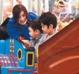 策划：张柏芝母子亲密无间 浓情厚爱展露无遗