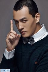 组图：马文龙痞态休闲大片 引领今夏光头风潮