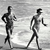 组图：好莱坞经典美女海滩照 梦露娇艳泰勒风情