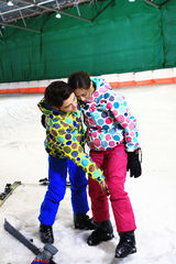 组图：柳岩灿盛(2PM)乡村支教 孙坚霏霏(miss A)体验冰雪奇缘