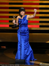 组图：盖尔-曼库索获得艾美奖喜剧类最佳导演