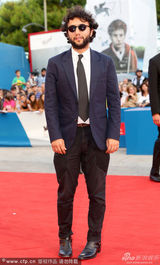 组图：威尼斯闭幕 导演卡昂-穆德西亮相