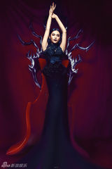 组图：韩丹彤惊悚写真曝光 自曝受虐精神崩溃