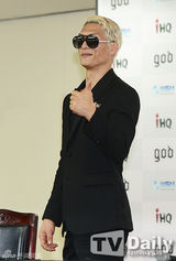 组图：韩团god演唱会暌违12年完整体回归