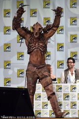 组图：《少狼》剧组基情四射 三帅哥关系复杂