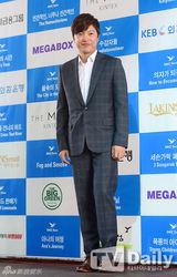 组图：韩星高娜恩任宣传大使 长裙显优雅