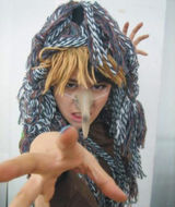 组图：《新还珠》主演幕后搞怪照 紫薇海陆扮鸟人