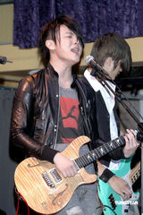 幻灯图：F.I.R演唱会 阿沁和飞被要求玩求婚秀