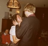 组图：翁美玲生前英国旧照曝光 与荷兰男友恩爱