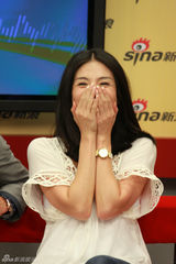 组图：《圣诞玫瑰》做客 桂纶镁邀张震演色魔