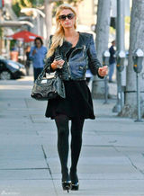 高清组图：帕丽斯-希尔顿街拍LOOK夹克搭配黑裙