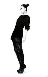 幻灯图集：苗圃最新黑白写真曝光 展现优雅气质