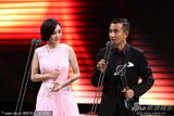 组图：文章杨幂获金鹰节最具人气男女演员奖