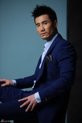 组图：奇道蓝西装写真帅气绅士彰显型男魅力