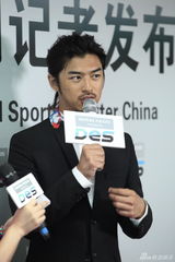 组图：陈柏霖引领行业创新 帅气亮相发布会