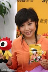 组图：超女纪敏佳被疑整容 自拍变锥子脸女神