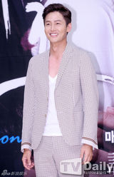 组图：《诱惑》权相佑崔智友隔十一年重逢