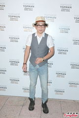 组图：谢婷婷参加酒会 林德信自称打扮像德普