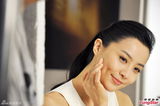 组图：陈法拉代言秀美肤 转战银幕无惧挑战