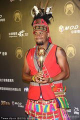 组图：张震岳获最佳专辑 原住民造型领奖