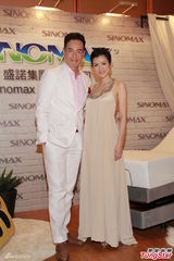 组图：陈茵媺与陈豪恩爱现身 否认因患病退隐